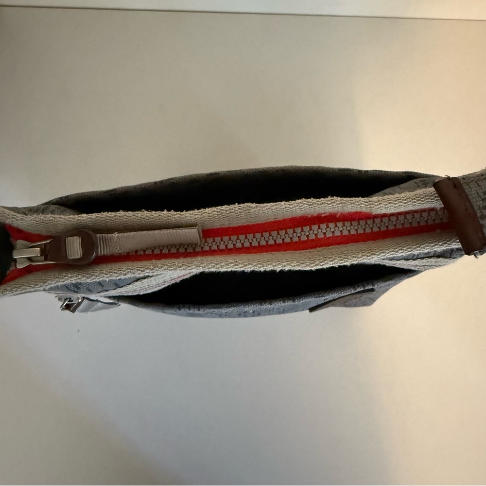 Merrell Crossbody Gray Zip-Around 100% Cotton Canvas with Red Accents Bag Purse - Picture 6 of 14